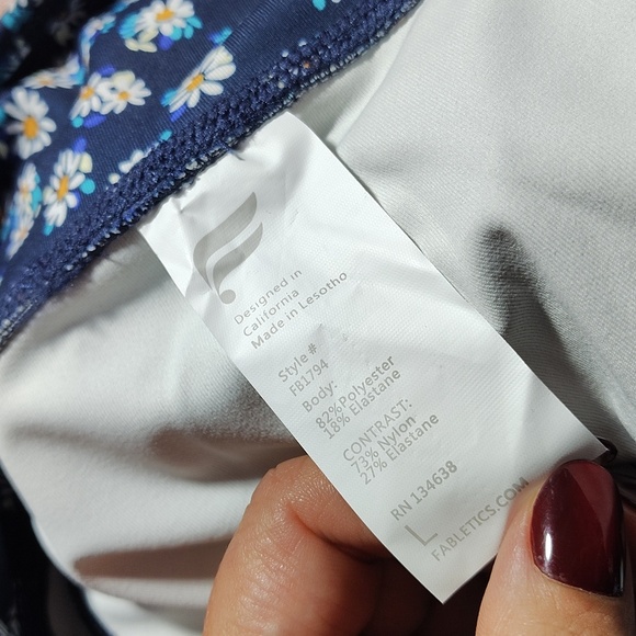 NWT Fabletics PureLuxe Ultra High-Waisted 7/8 Leggings in Daisy Field Large - Picture 11 of 11